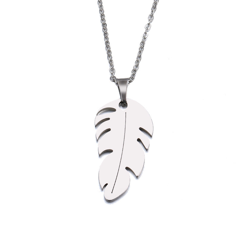 Feather pendant necklace